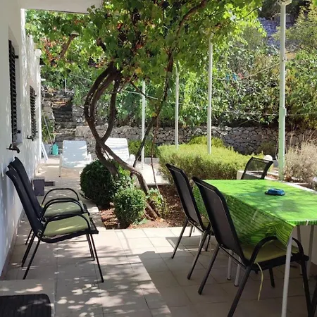 Сasa de vacaciones Holiday Home Apartman Beli 1 By Interhome